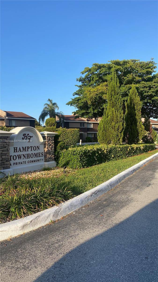 Townhouse for rent at 1177 Sussex Dr, Pompano Beach, FL 33068