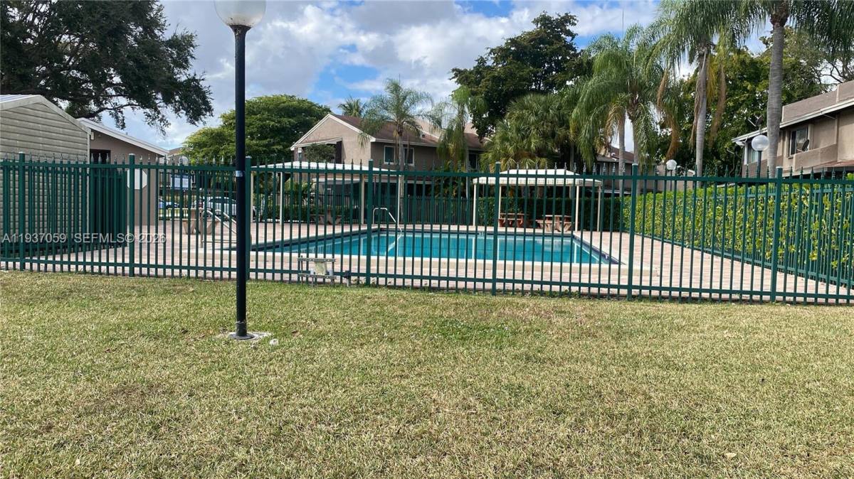 Townhouse for rent at 1177 Sussex Dr, Pompano Beach, FL 33068