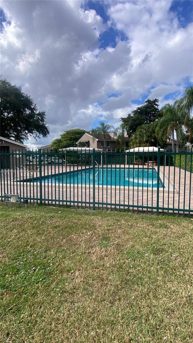 Townhouse for rent at 1177 Sussex Dr, Pompano Beach, FL 33068