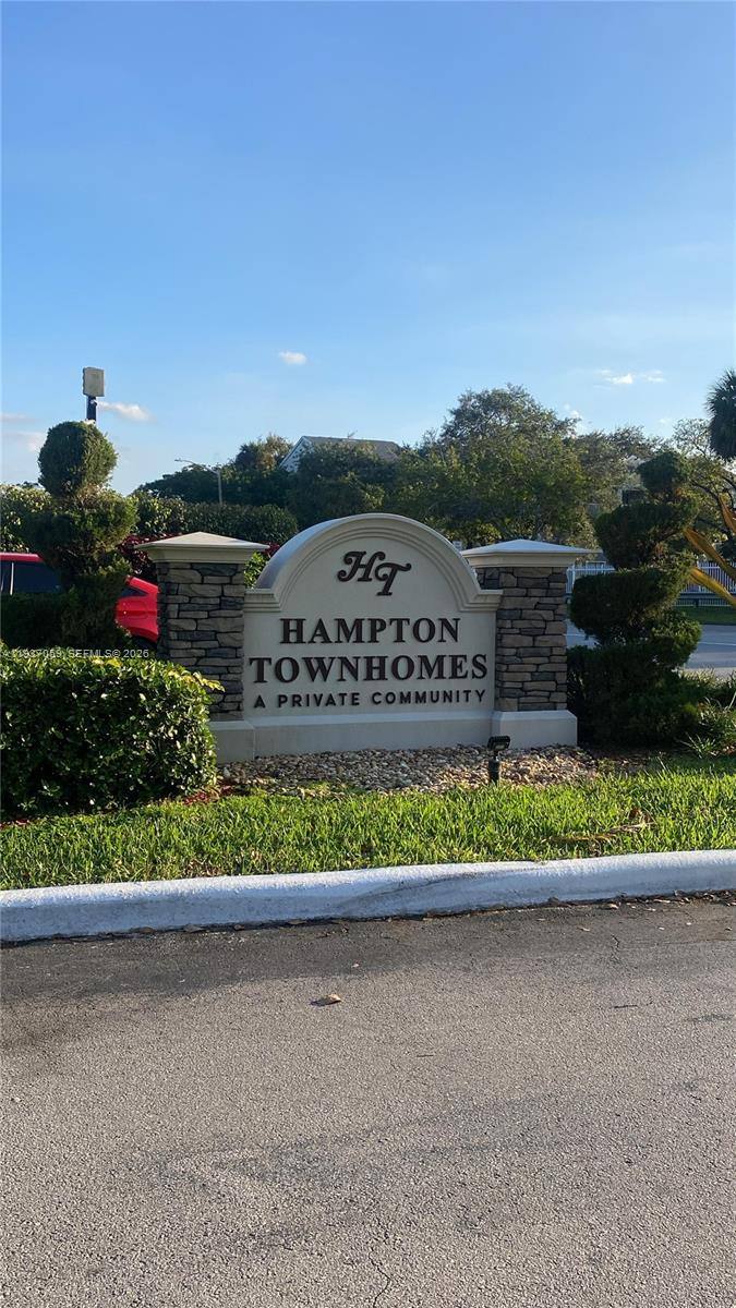Townhouse for rent at 1177 Sussex Dr, Pompano Beach, FL 33068