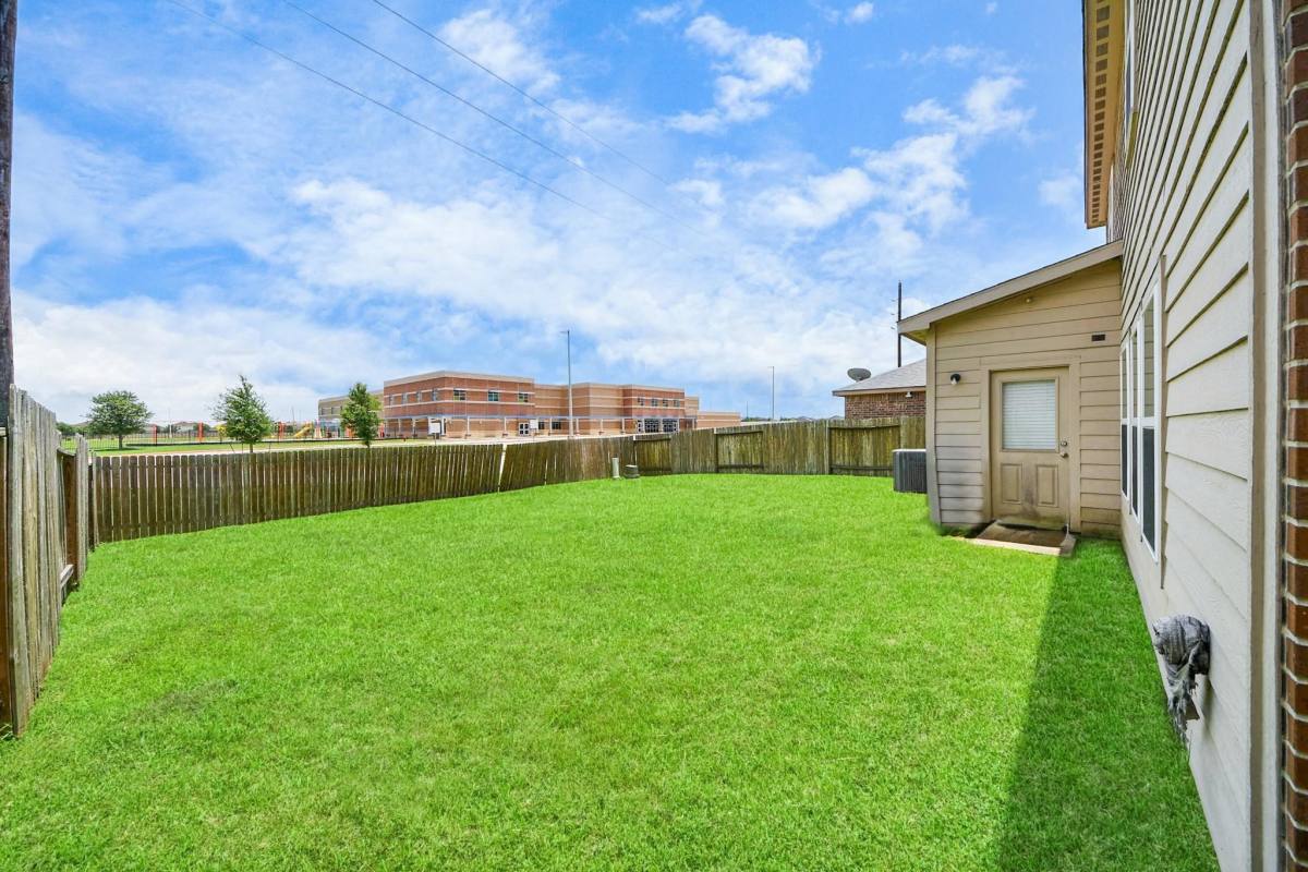 Apartment for rent at 9423 Grand Spark Dr, Rosharon, TX 77583