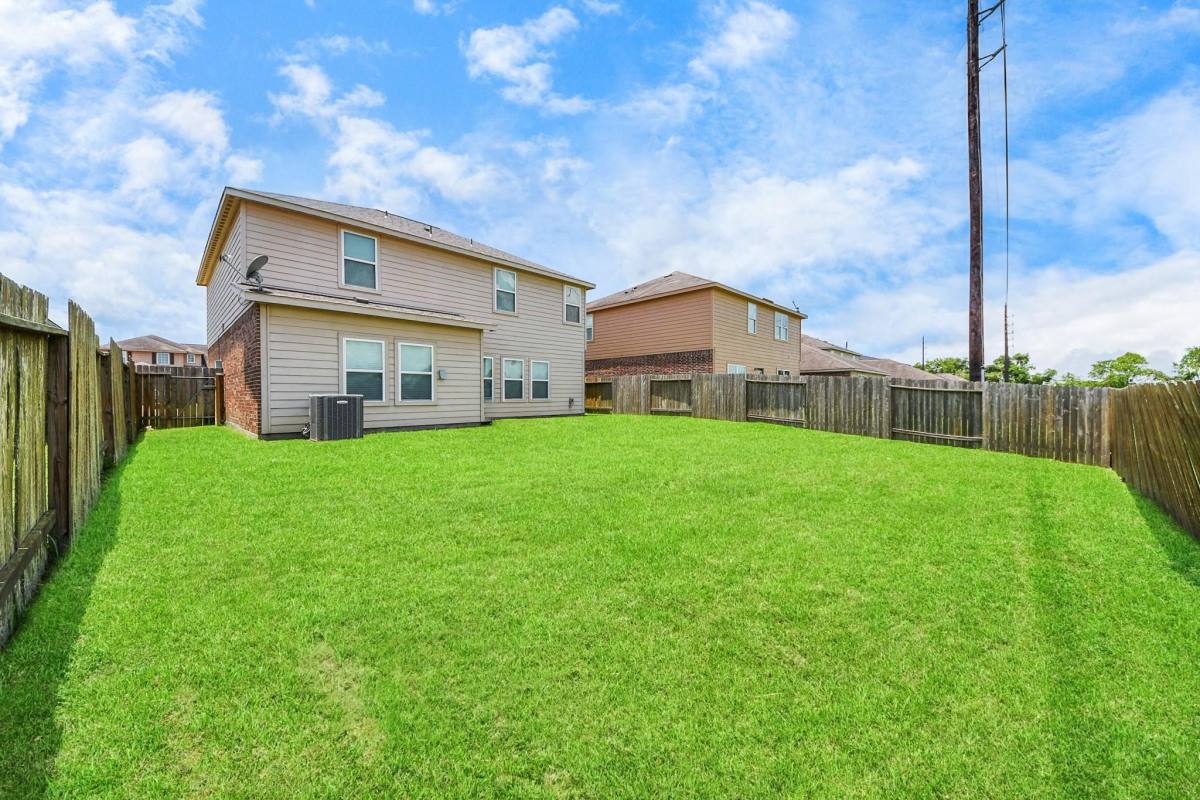 Apartment for rent at 9423 Grand Spark Dr, Rosharon, TX 77583