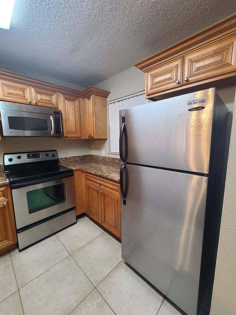 Apartment for rent at 1517 Lake Crystal Dr #1517E, West Palm Beach, FL 33411