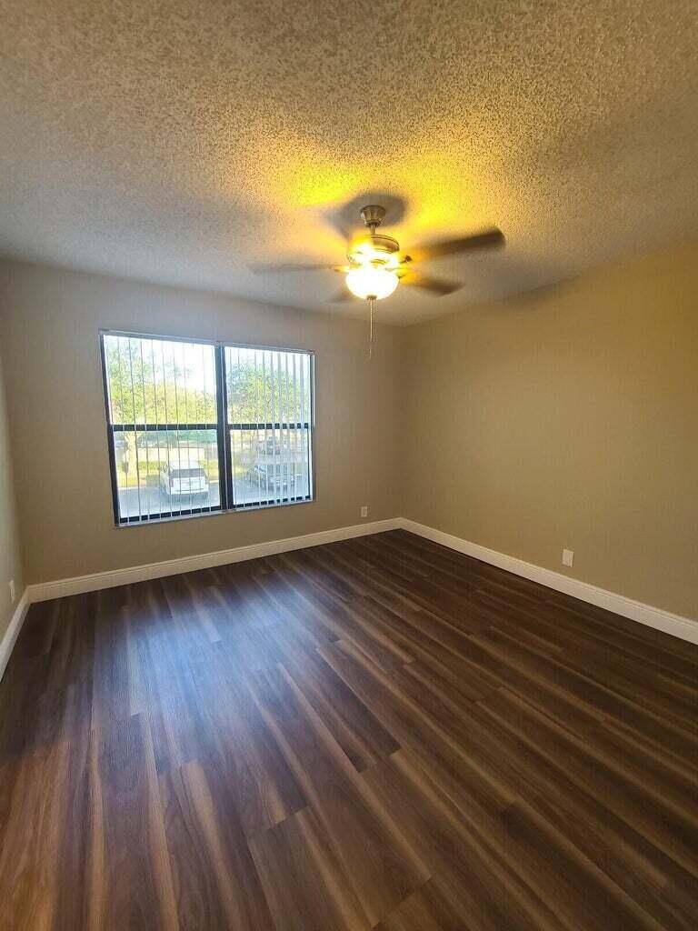 Apartment for rent at 1517 Lake Crystal Dr #1517E, West Palm Beach, FL 33411