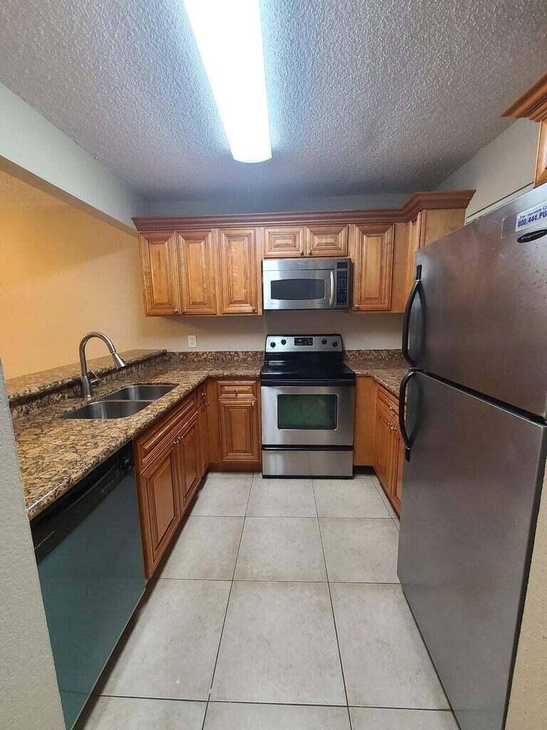 Apartment for rent at 1517 Lake Crystal Dr #1517E, West Palm Beach, FL 33411
