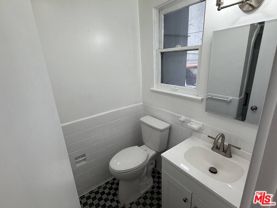 Apartment for rent at 821 S Wilton Place #107, Los Angeles, CA 90005