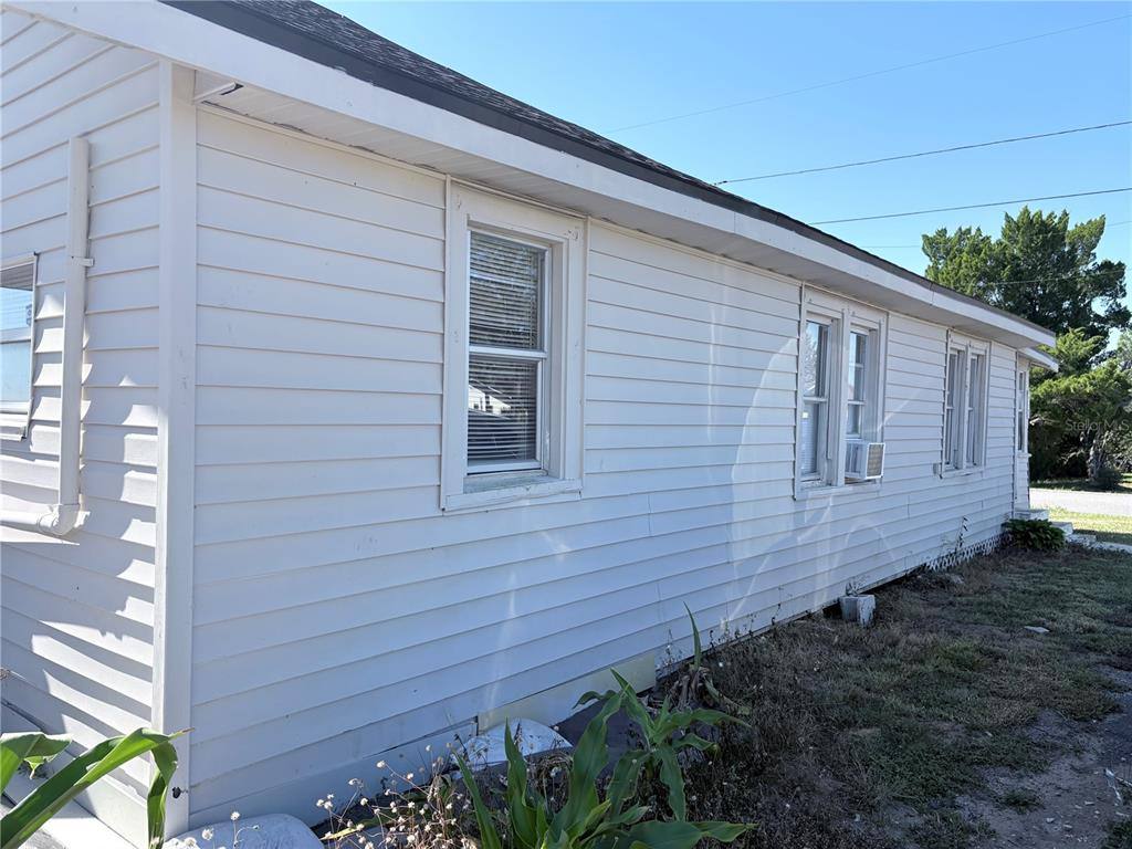 Apartment for rent at 2320 Crest Dr, Haines City, FL 33844