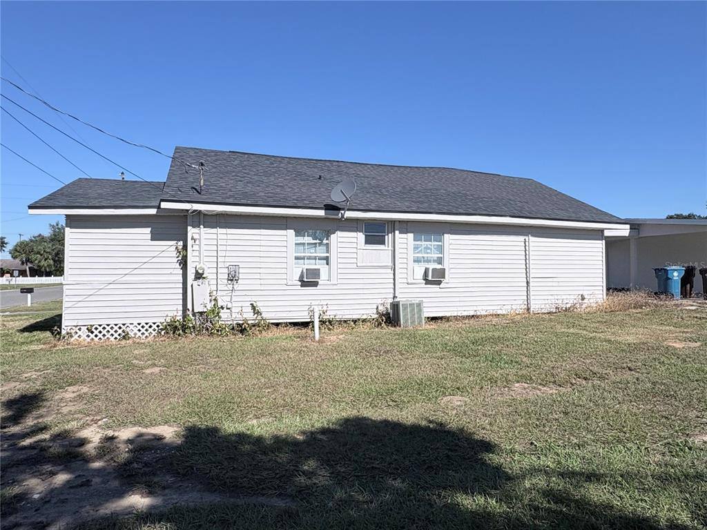 Apartment for rent at 2320 Crest Dr, Haines City, FL 33844