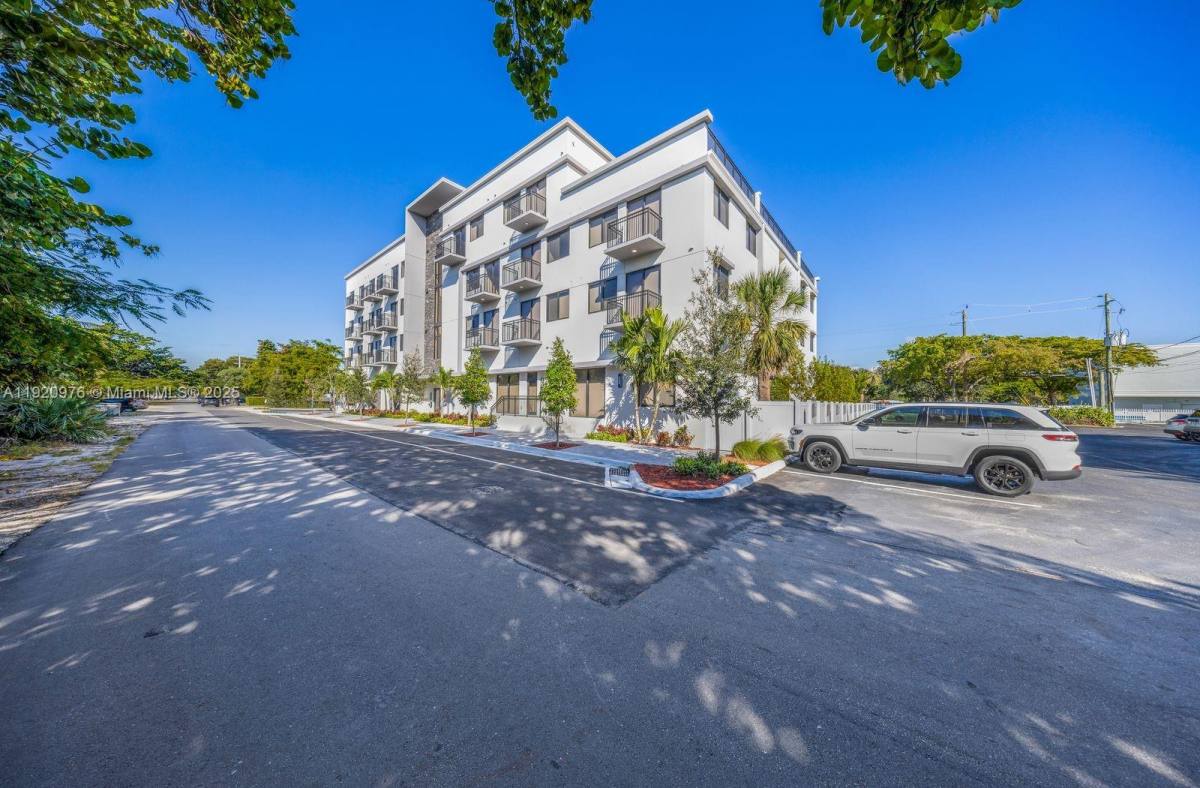 Apartment for rent at 20 NE 19th Ave #101, Pompano Beach, FL 33060