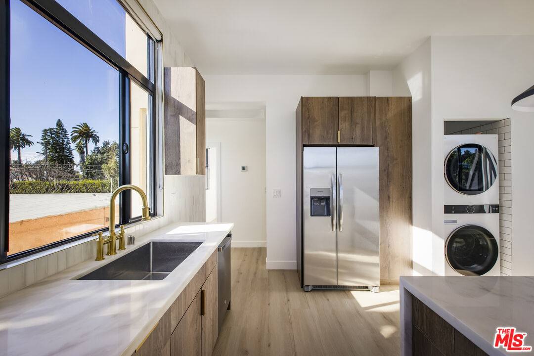 Townhouse for rent at 2651 1 2 Vineyard Ave, Los Angeles, CA 90016