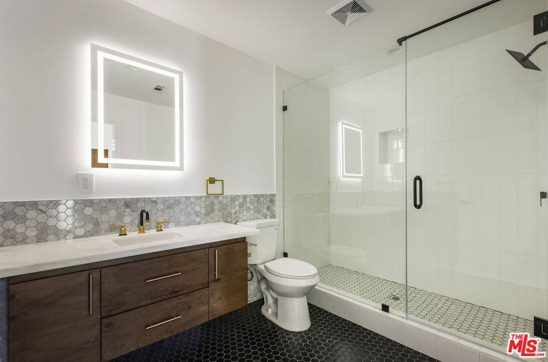 Townhouse for rent at 2651 1 2 Vineyard Ave, Los Angeles, CA 90016