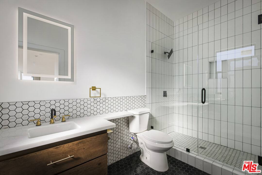 Townhouse for rent at 2651 1 2 Vineyard Ave, Los Angeles, CA 90016