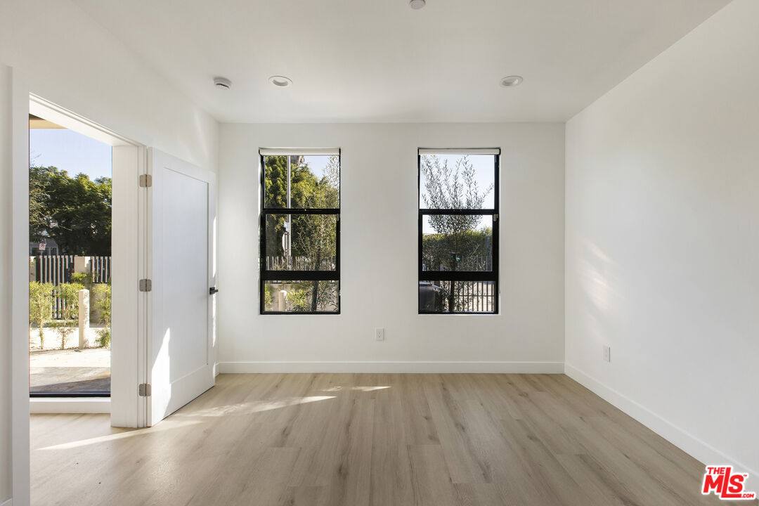 Townhouse for rent at 2651 1 2 Vineyard Ave, Los Angeles, CA 90016