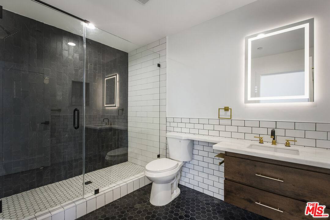 Townhouse for rent at 2651 1 2 Vineyard Ave, Los Angeles, CA 90016