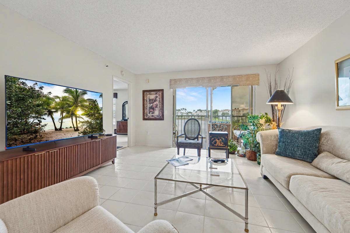 Condo for rent at 6112 Huntwick Terrace #307, Delray Beach, FL 33484