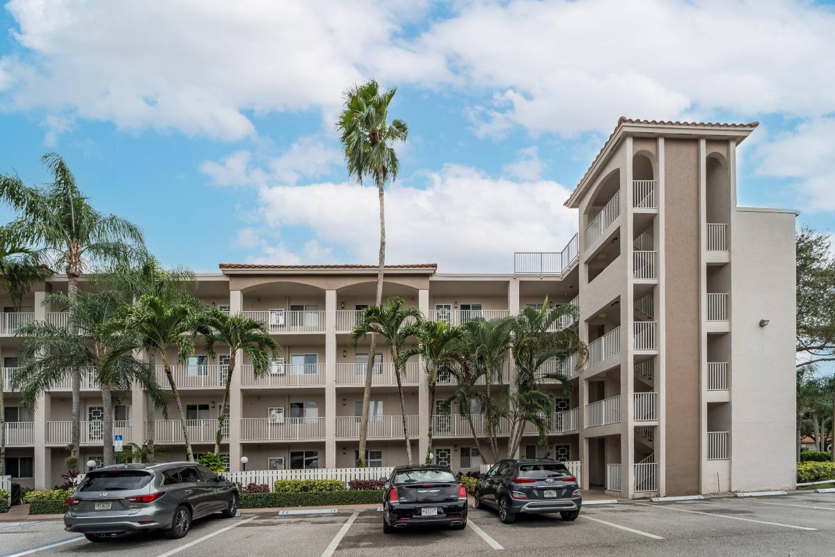 Condo for rent at 6112 Huntwick Terrace #307, Delray Beach, FL 33484