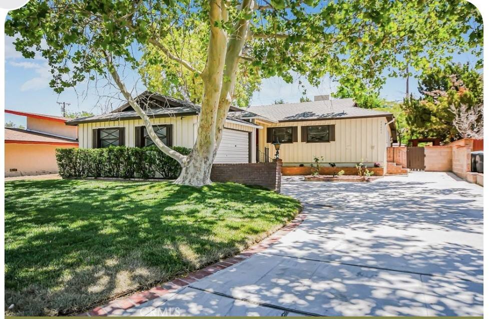 Apartment for rent at 44446 Loneoak Ave, Lancaster, CA 93534