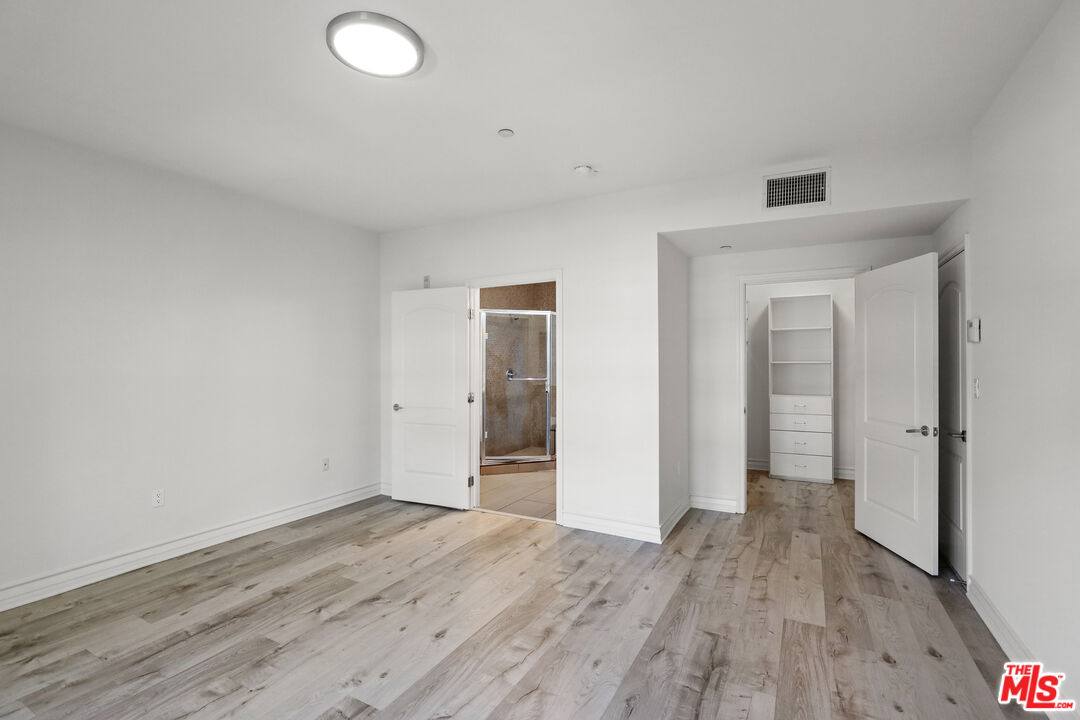 Apartment for rent at 107 S Sweetzer Ave #304, Los Angeles, CA 90048