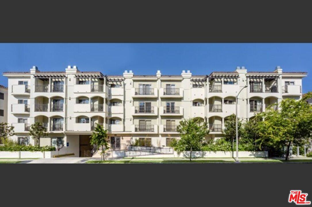 Apartment for rent at 107 S Sweetzer Ave #304, Los Angeles, CA 90048