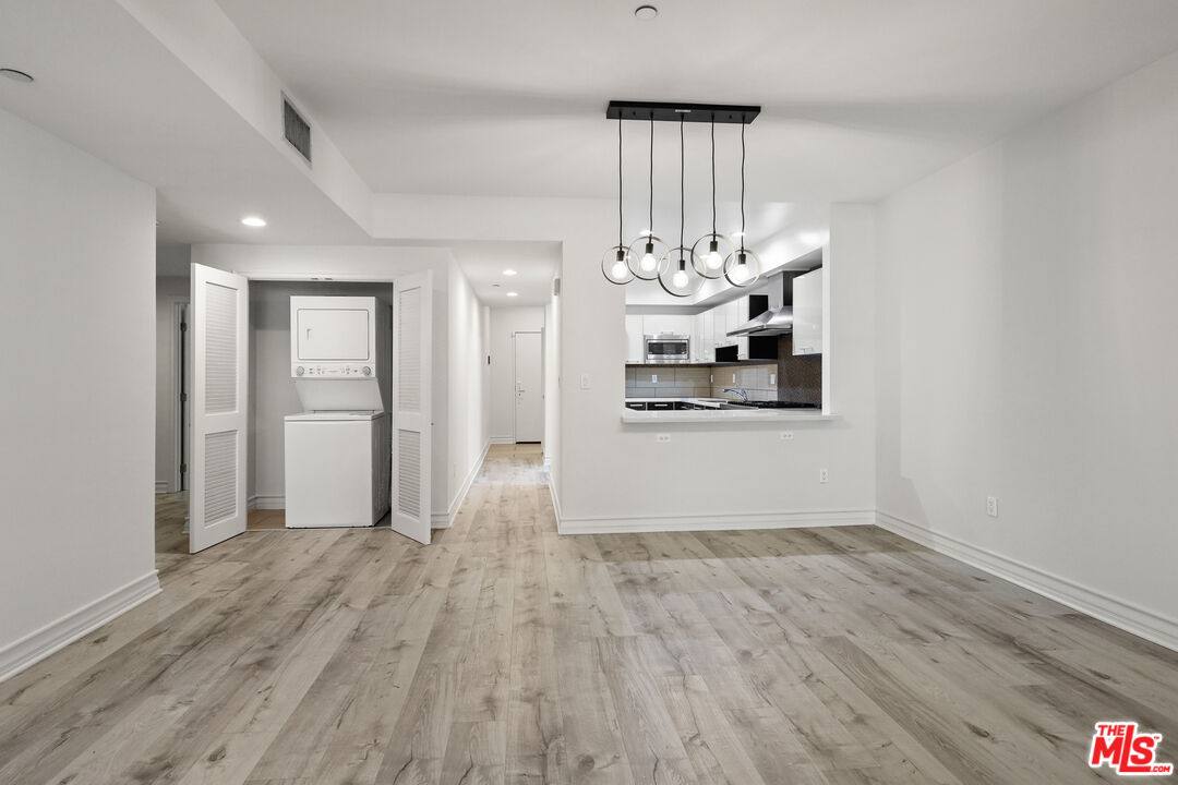 Apartment for rent at 107 S Sweetzer Ave #304, Los Angeles, CA 90048