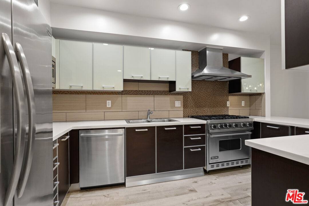 Apartment for rent at 107 S Sweetzer Ave #304, Los Angeles, CA 90048