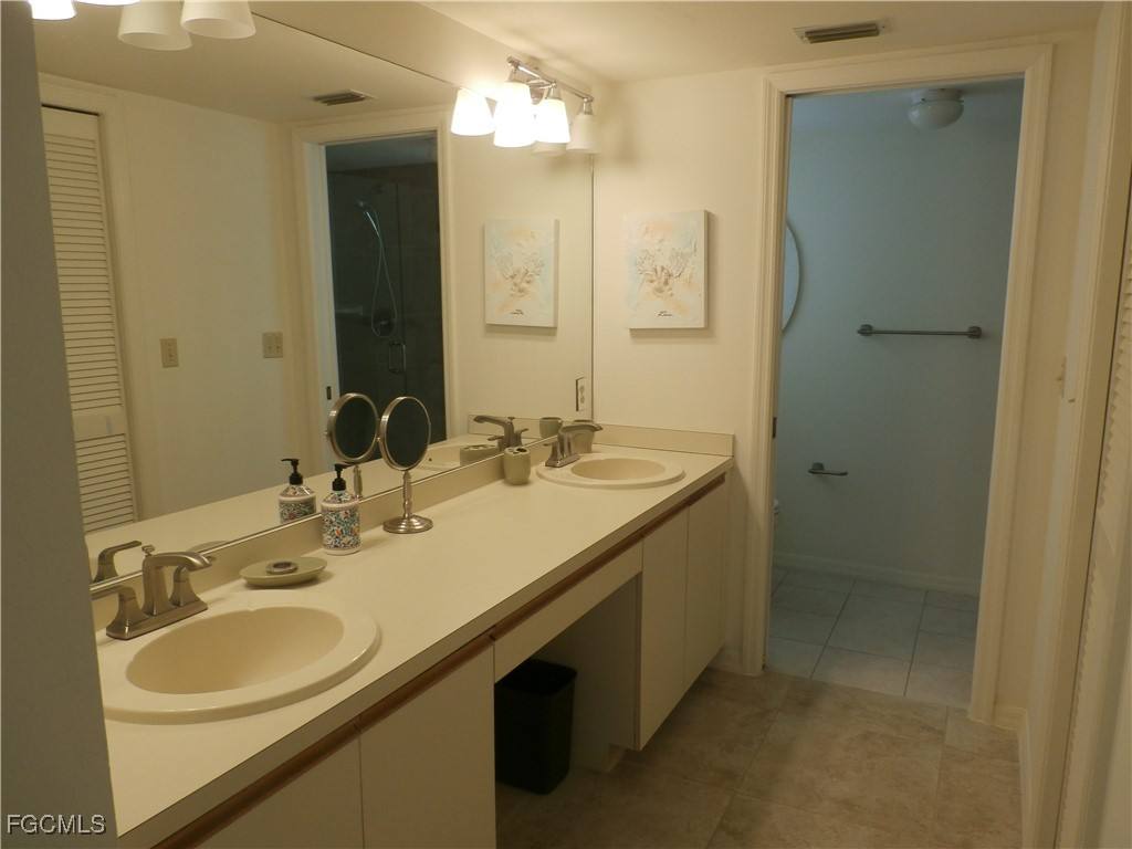 Apartment for rent at 16500 Kelly Cove Dr #2880, Fort Myers, FL 33908