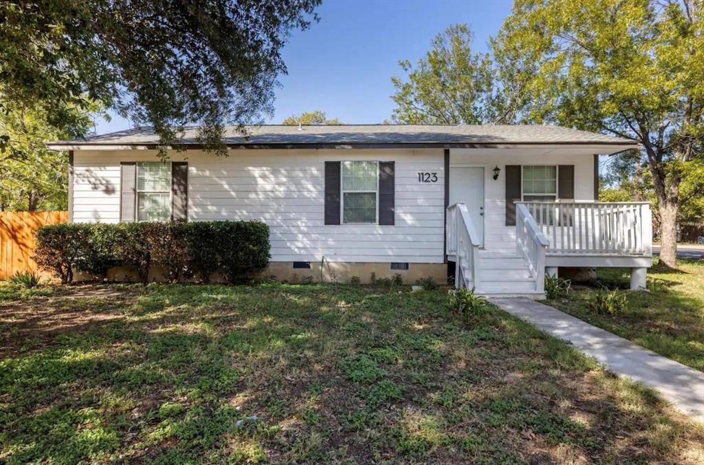 Apartment for rent at 1123 E Sycamore St, Denton, TX 76205
