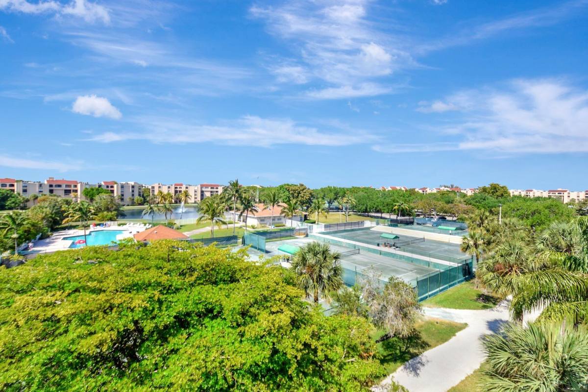 Townhouse for rent at 755 Dotterel Rd #1512, Delray Beach, FL 33444