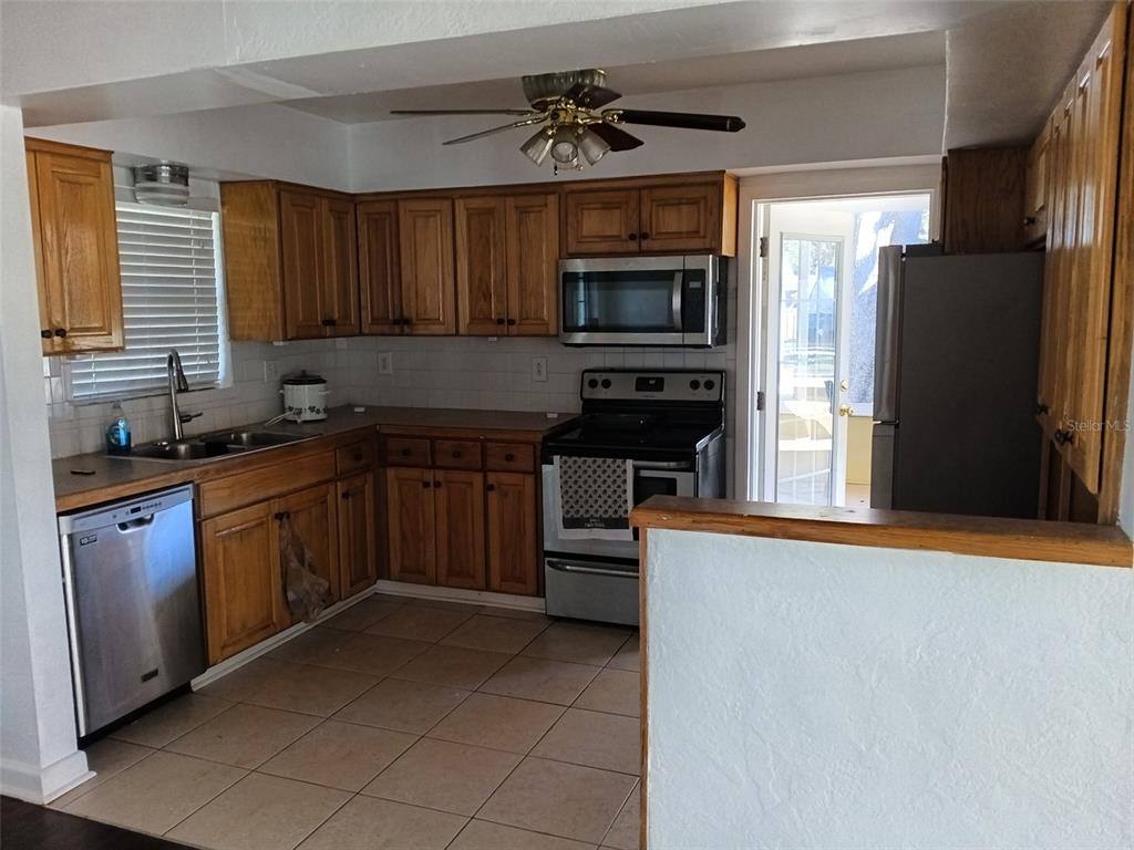 Apartment for rent at 10611 Dixon Dr, Seminole, FL 33772