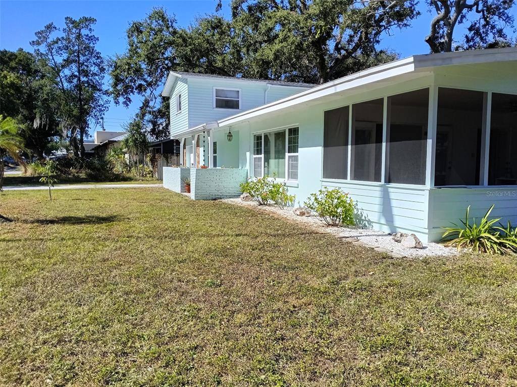 Apartment for rent at 10611 Dixon Dr, Seminole, FL 33772