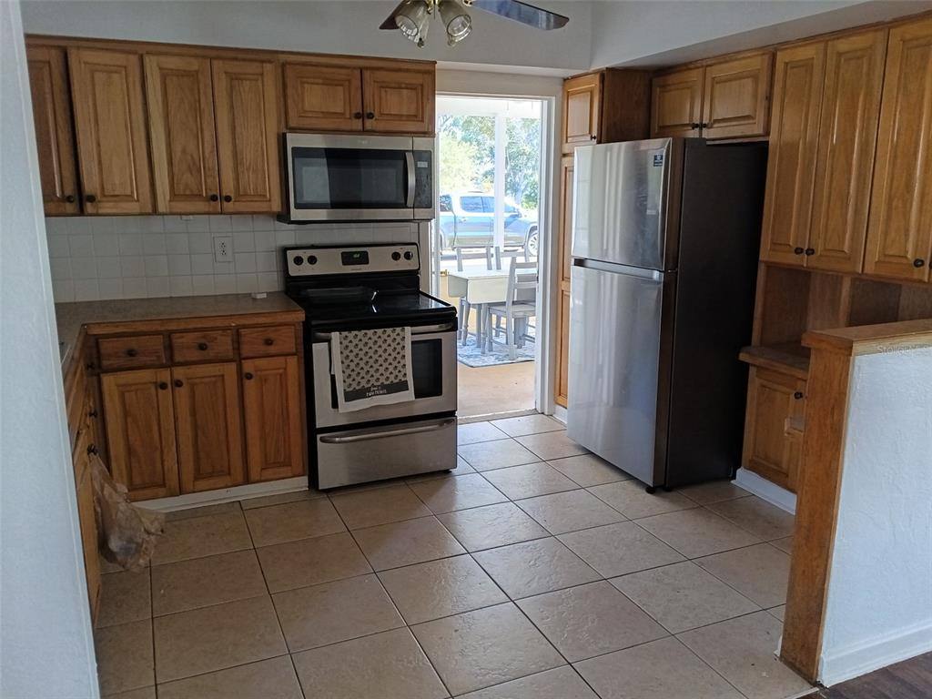 Apartment for rent at 10611 Dixon Dr, Seminole, FL 33772