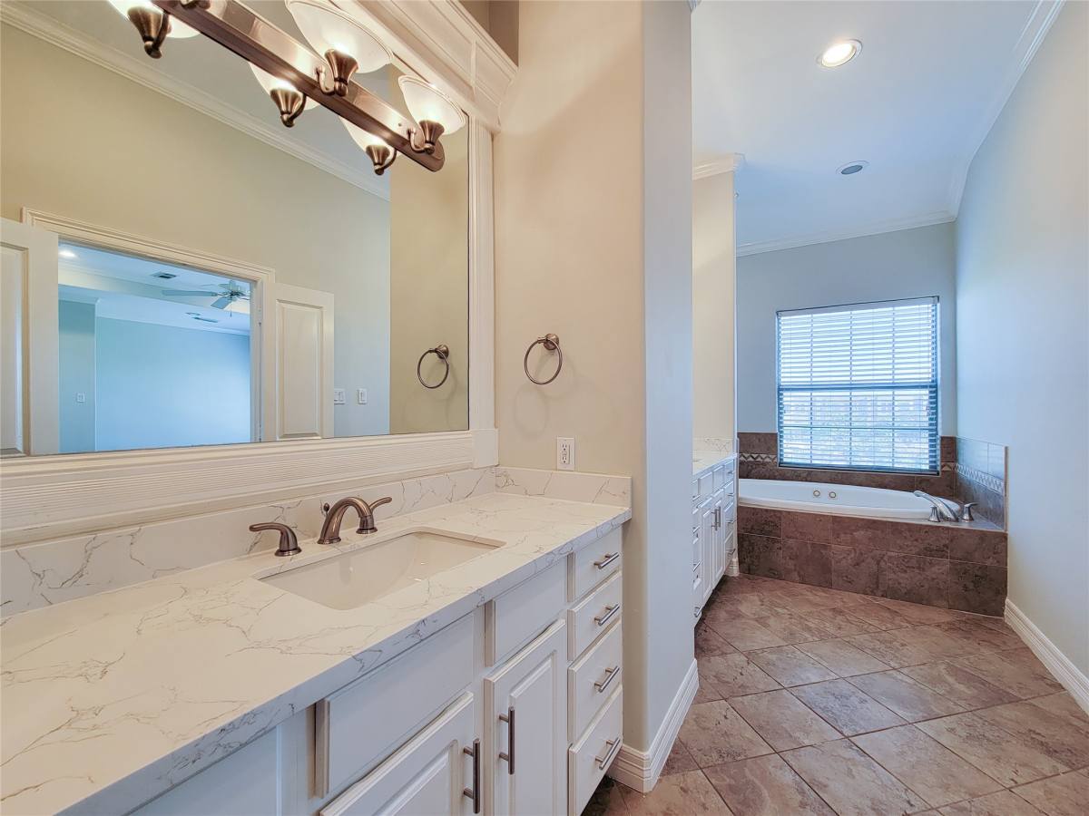 Townhouse for rent at 2416 La Branch St, Houston, TX 77004