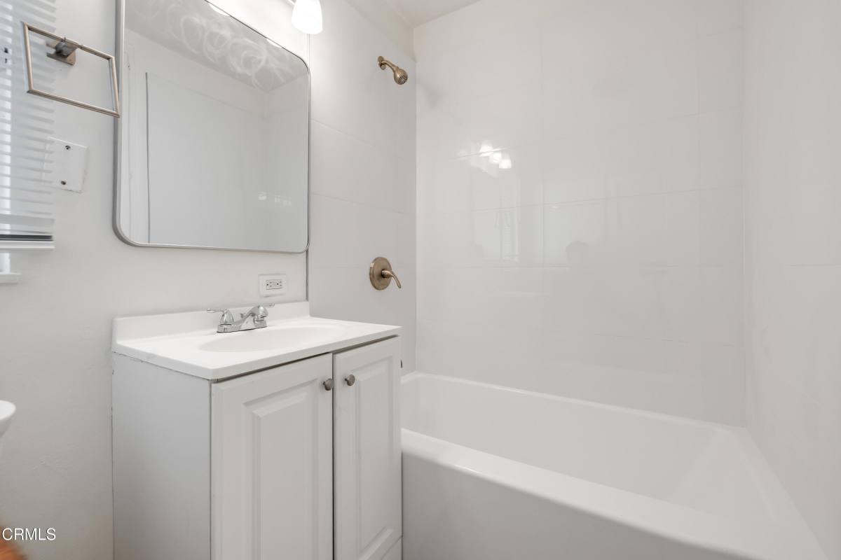 Apartment for rent at 412 Pioneer Dr #412, Glendale, CA 91203