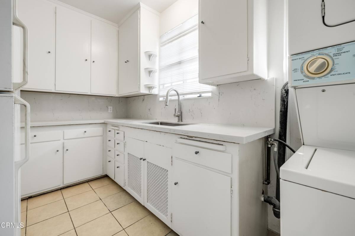 Apartment for rent at 412 Pioneer Dr #412, Glendale, CA 91203