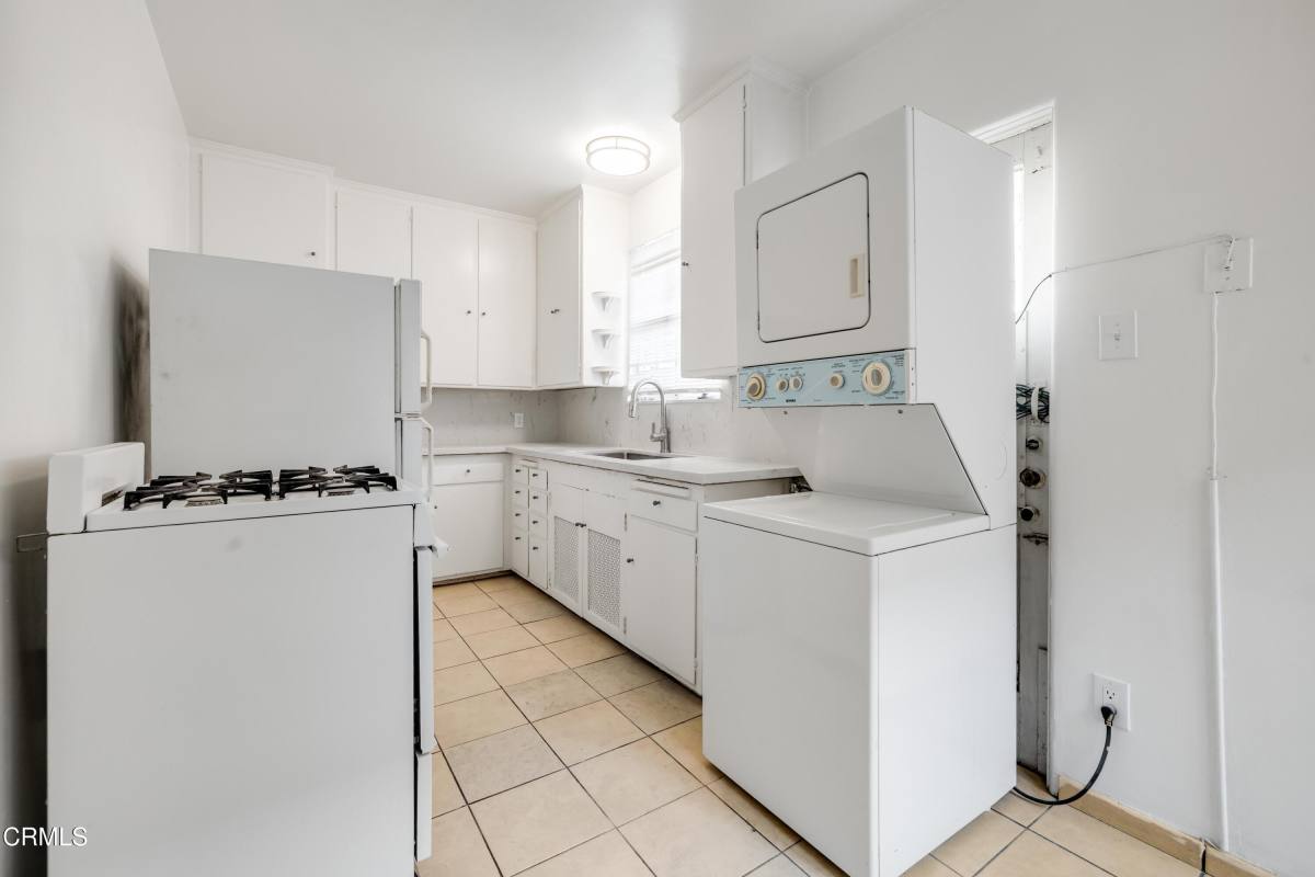 Apartment for rent at 412 Pioneer Dr #412, Glendale, CA 91203