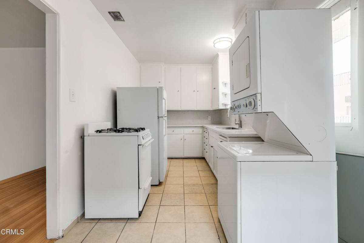 Apartment for rent at 412 Pioneer Dr #412, Glendale, CA 91203