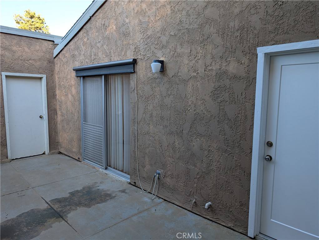Apartment for rent at 2851 W Ave #J4, Lancaster, CA 93536