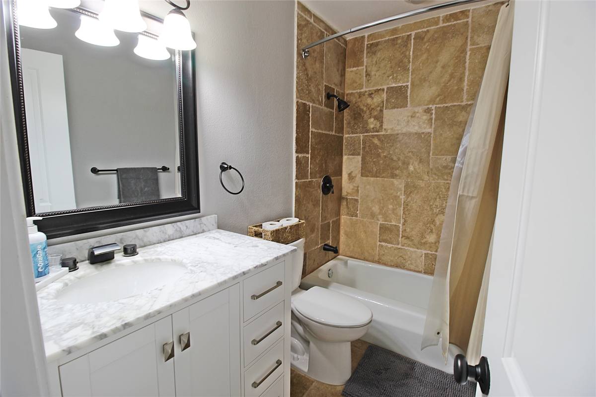Apartment for rent at 10386 Hammerly Blvd #32, Houston, TX 77043