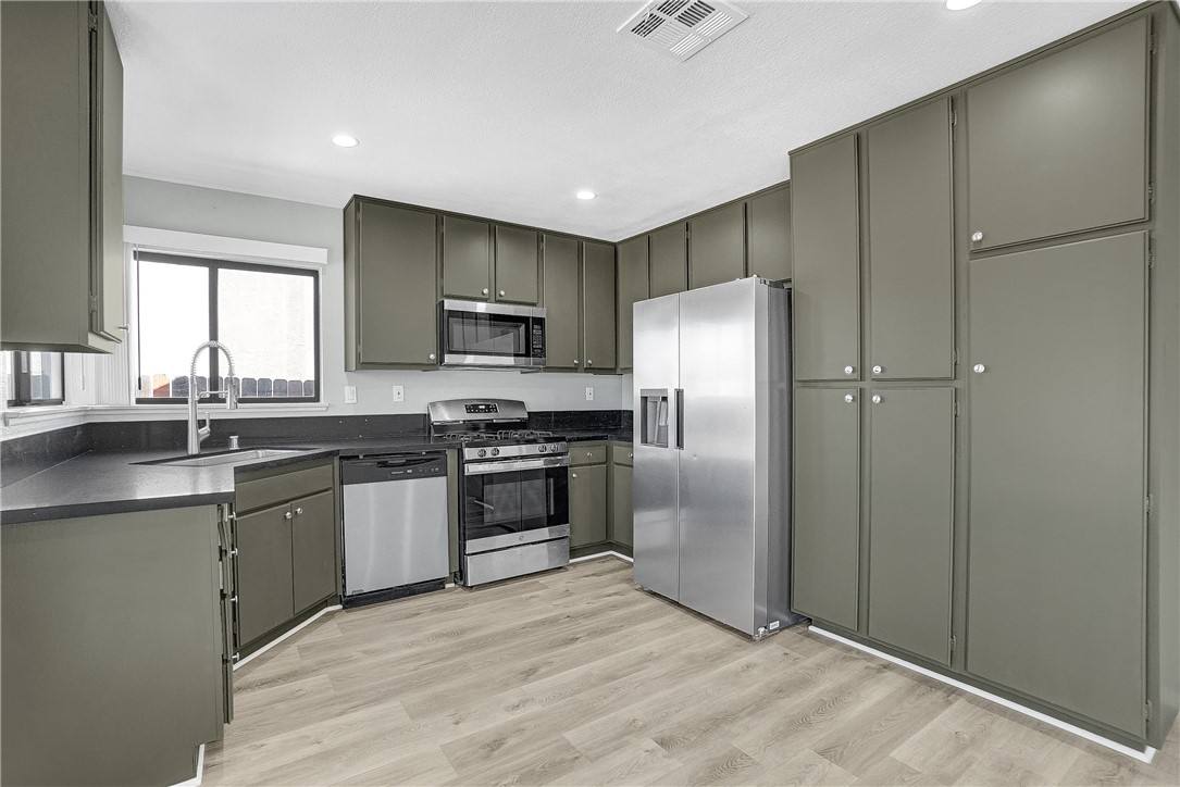 Apartment for rent at 1721 Viridan Ave, Lancaster, CA 93534