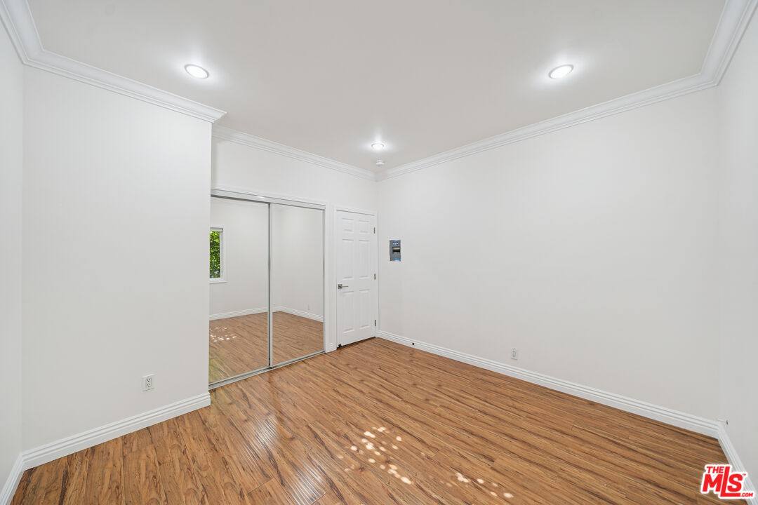 Apartment for rent at 6680 De Longpre Ave, Los Angeles, CA 90028