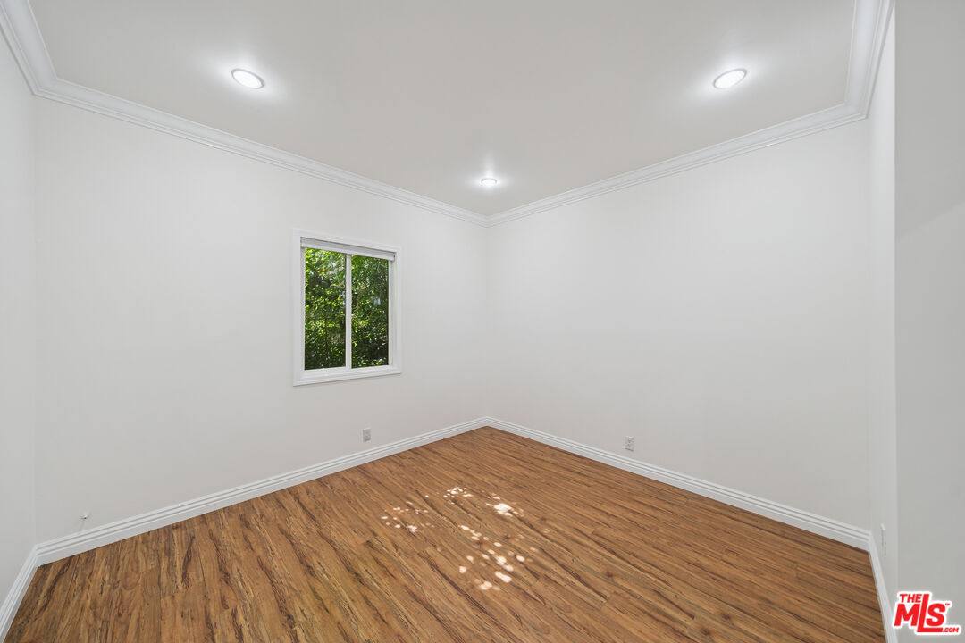Apartment for rent at 6680 De Longpre Ave, Los Angeles, CA 90028