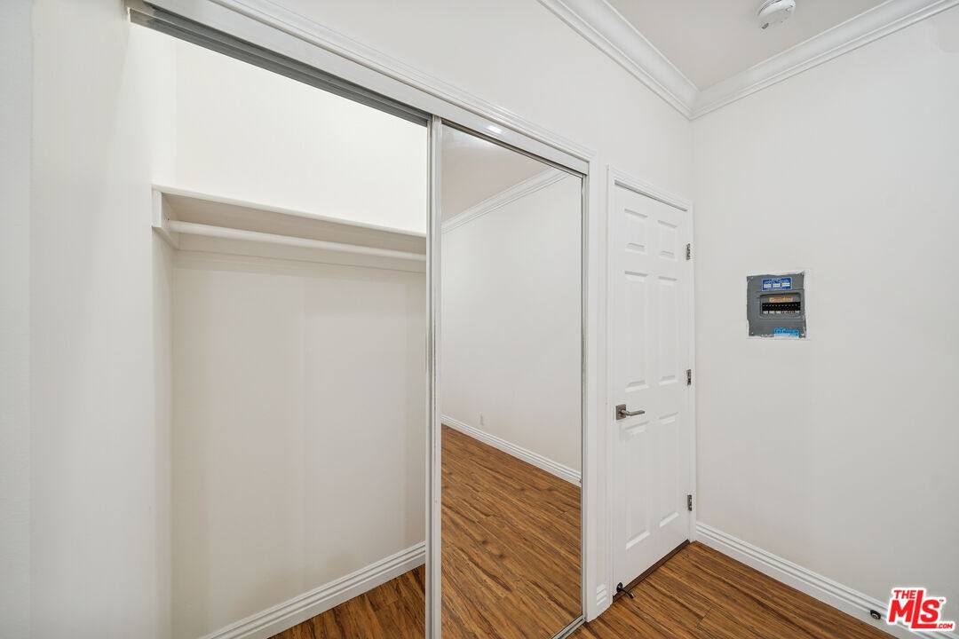 Apartment for rent at 6680 De Longpre Ave, Los Angeles, CA 90028