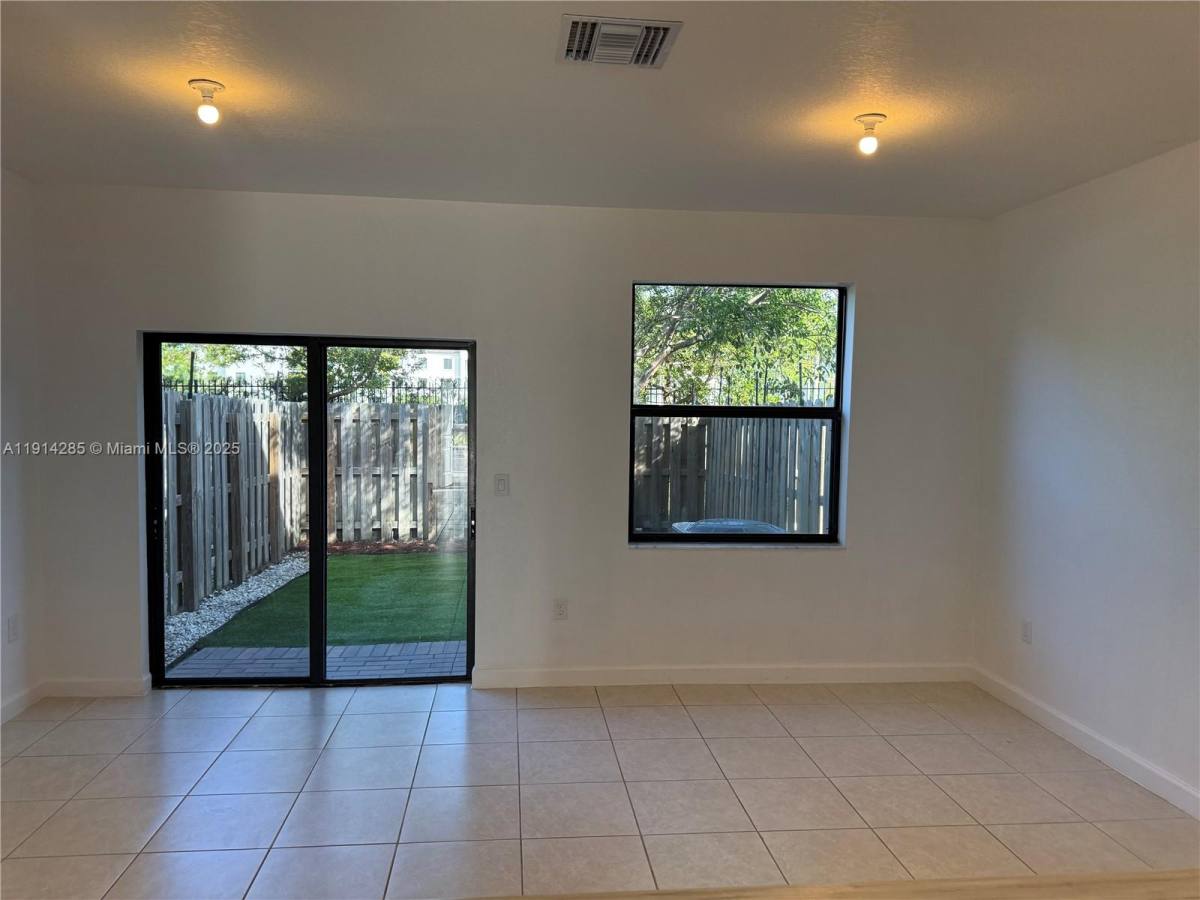 Townhouse for rent at 685 NE 208th Terrace #685, Miami, FL 33179