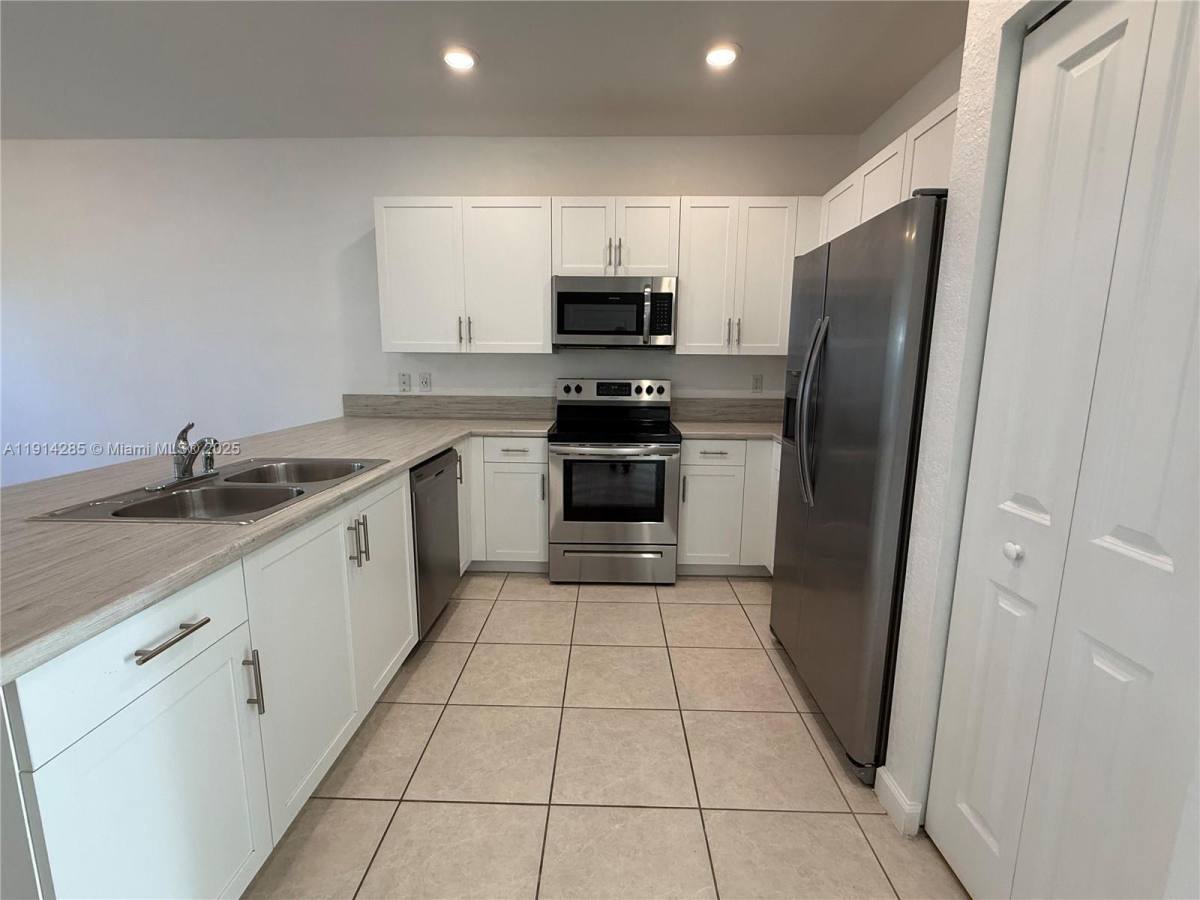 Townhouse for rent at 685 NE 208th Terrace #685, Miami, FL 33179