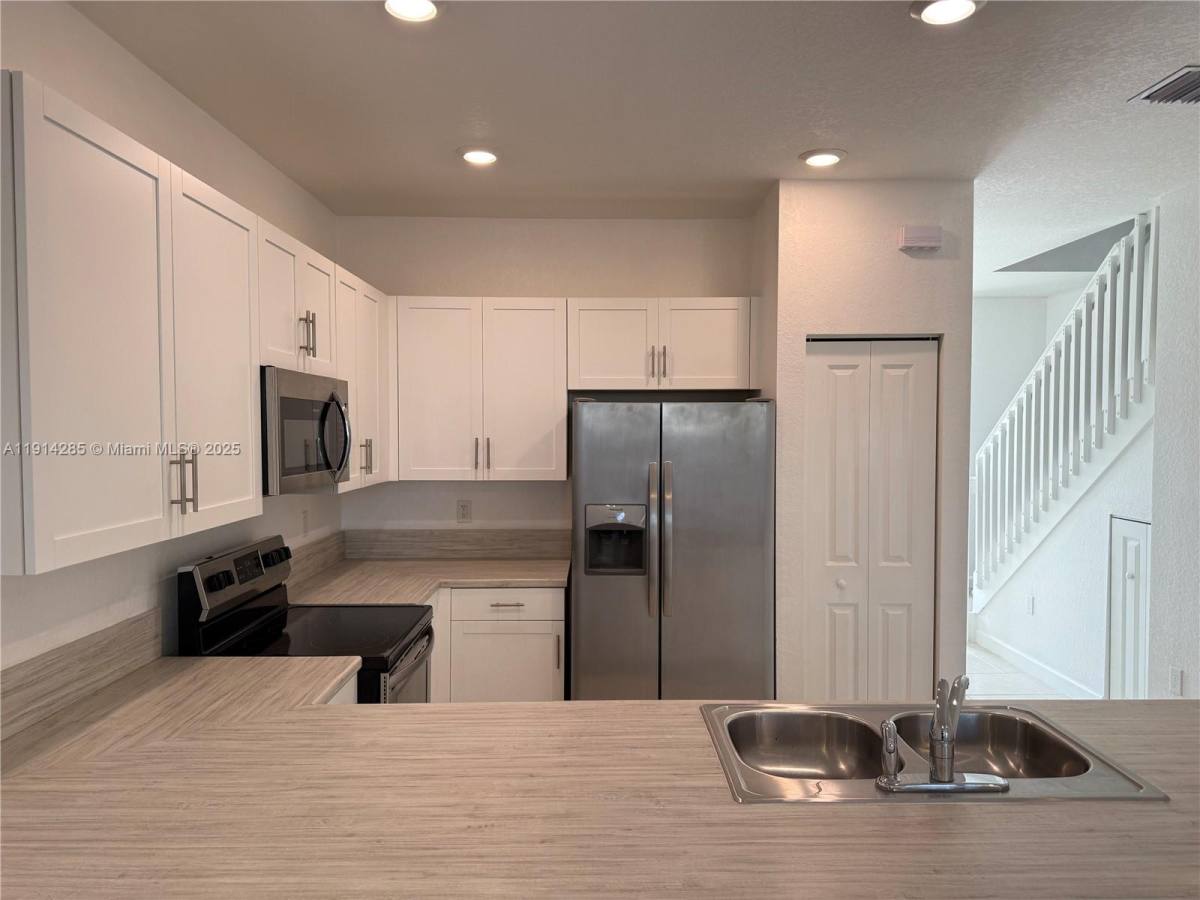 Townhouse for rent at 685 NE 208th Terrace #685, Miami, FL 33179