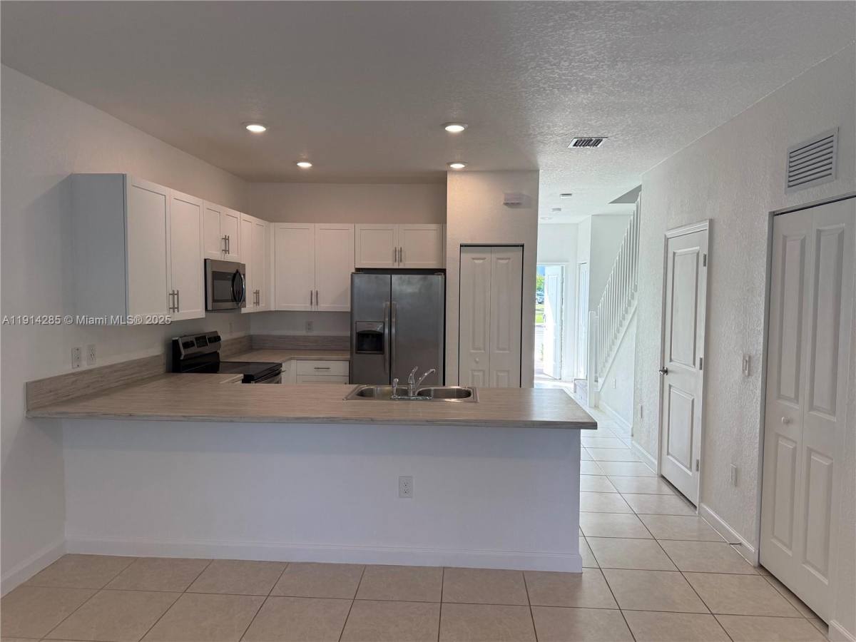 Townhouse for rent at 685 NE 208th Terrace #685, Miami, FL 33179