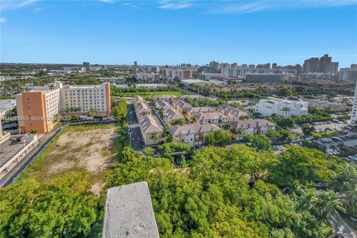 Apartment for rent at 2780 NE 183rd St #2011, North Miami Beach, FL 33160