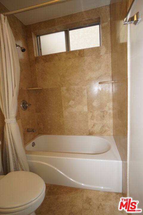 Apartment for rent at 1033 6th St #310, Santa Monica, CA 90403