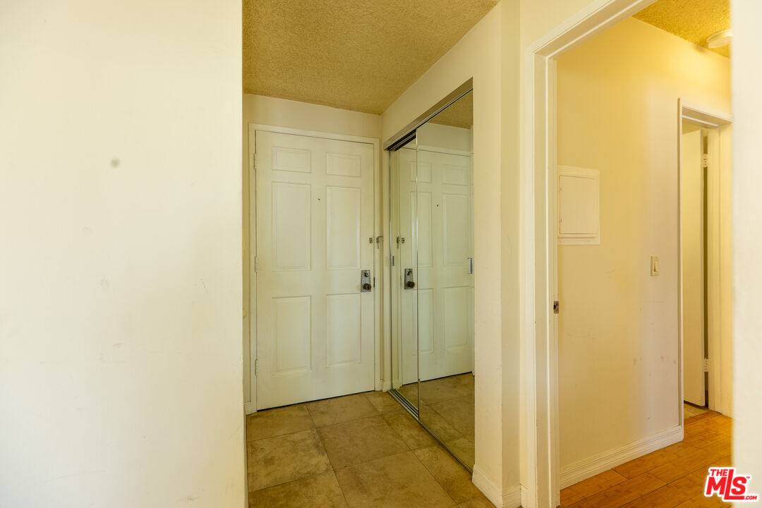 Apartment for rent at 1033 6th St #310, Santa Monica, CA 90403