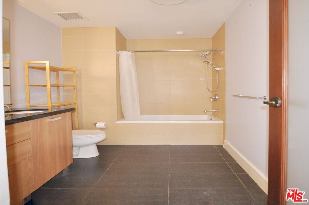 Apartment for rent at 460 S Spring St #701, Los Angeles, CA 90013